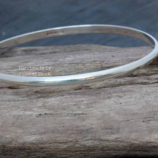 Traditional D-shape bangle