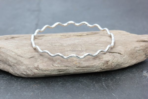 Wave Ric rac bangle
