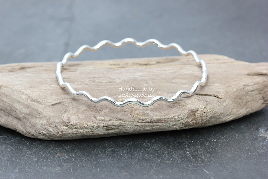 Wave Ric rac bangle
