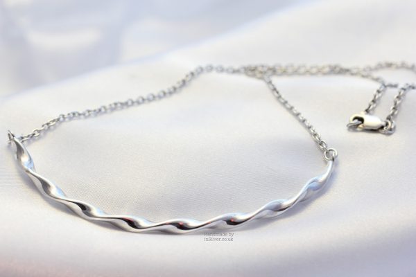 Ribbon Twist Necklace WBG WM 1024 Ribbon Twist Chain Necklace