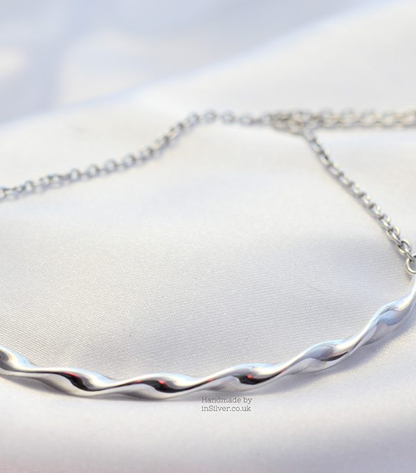 Ribbon Twist Chain Necklace