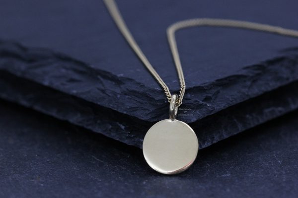 Line Hammered Disc pendant Gold Vermeil
