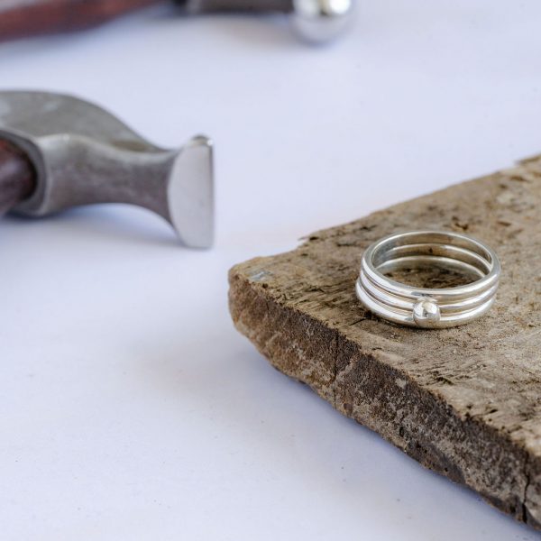 Stacking rings, pebble centrepiece
