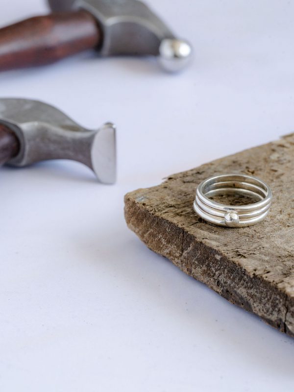 Stacking rings, pebble centrepiece