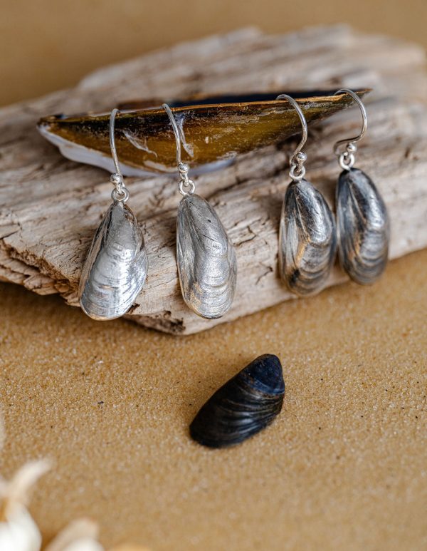 Mussel shell drop earrings