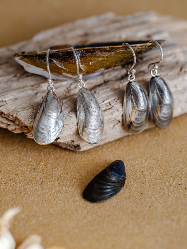 Mussel shell drop earrings
