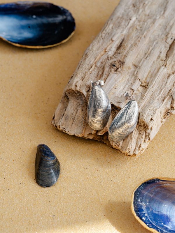 Mussel shell stud earrings